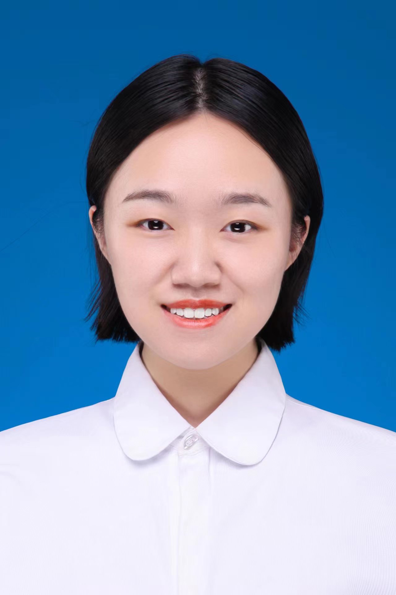 何      莹